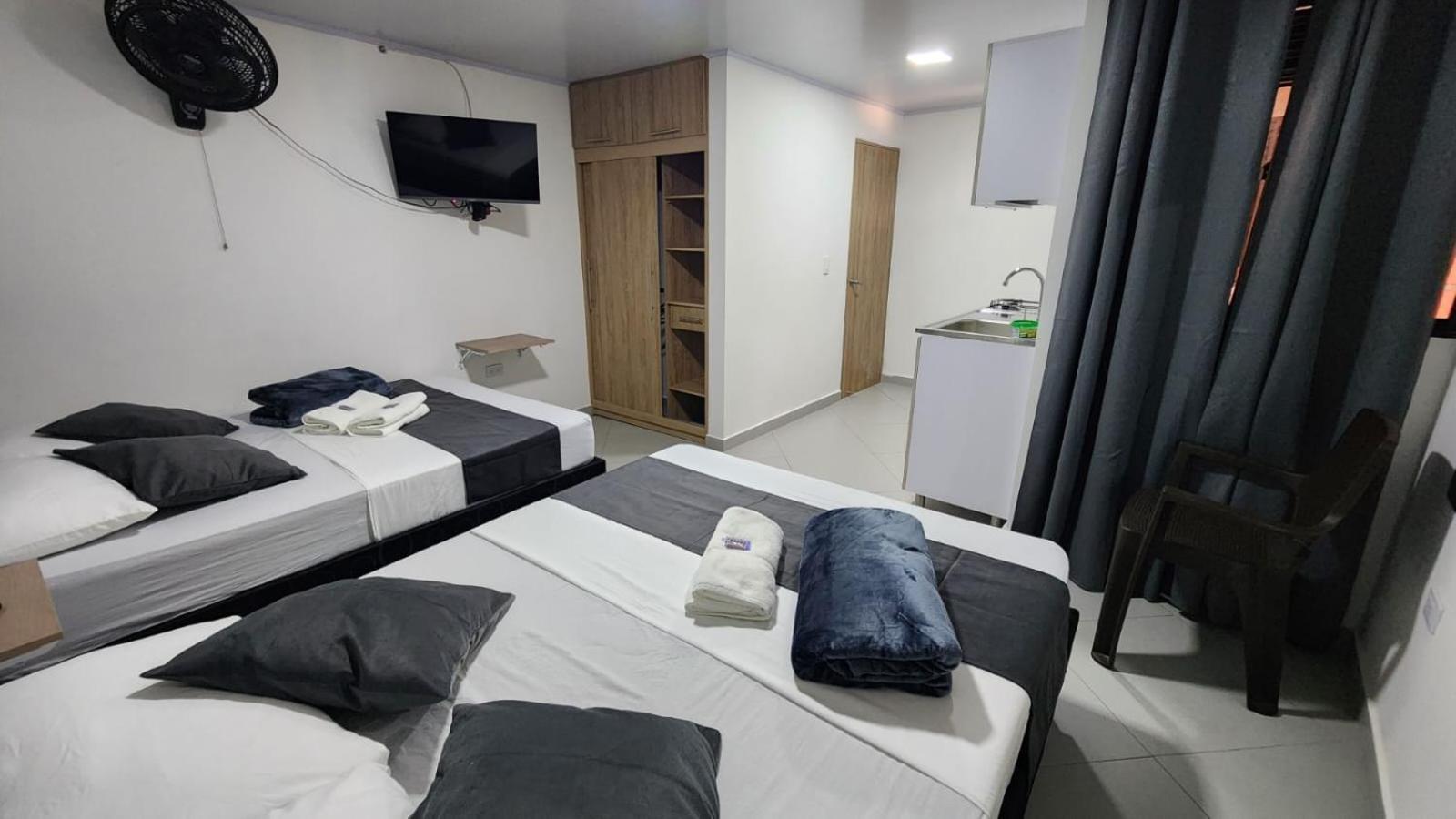 Hotel Medellin Calasanz Экстерьер фото
