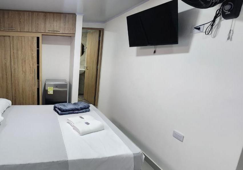 Hotel Medellin Calasanz Экстерьер фото
