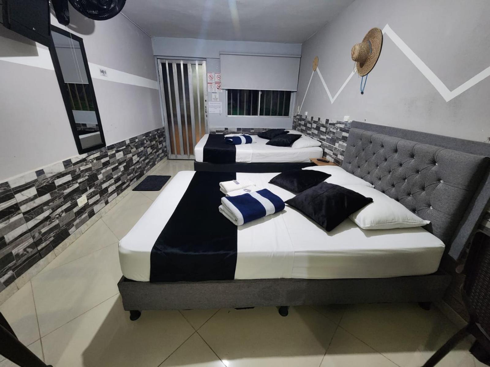 Hotel Medellin Calasanz Экстерьер фото
