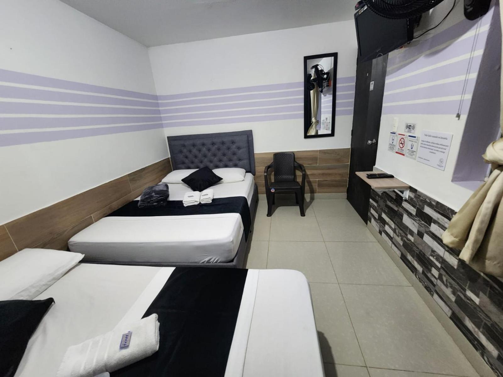 Hotel Medellin Calasanz Экстерьер фото
