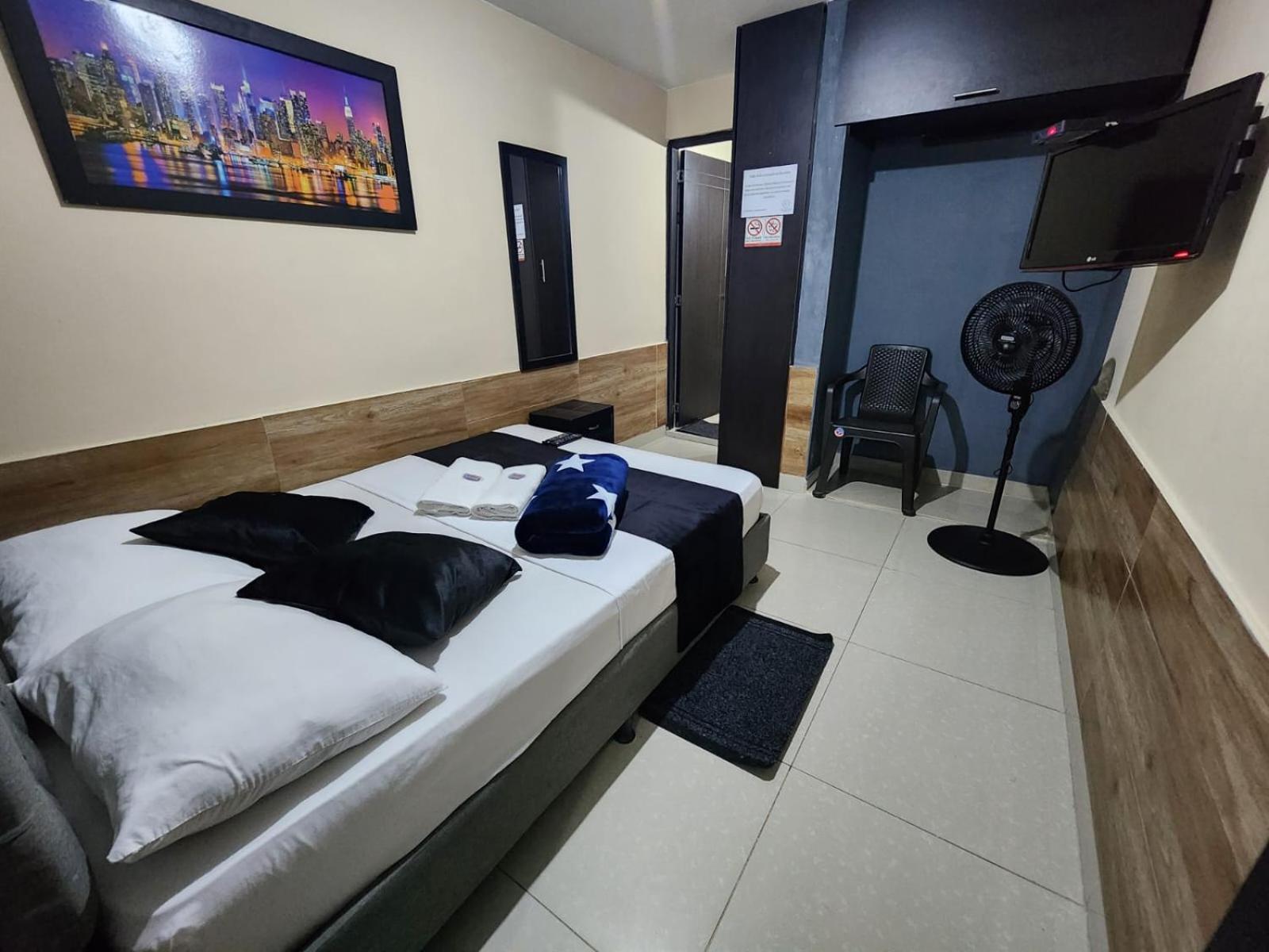 Hotel Medellin Calasanz Экстерьер фото