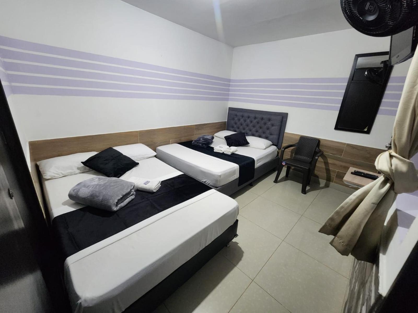 Hotel Medellin Calasanz Экстерьер фото