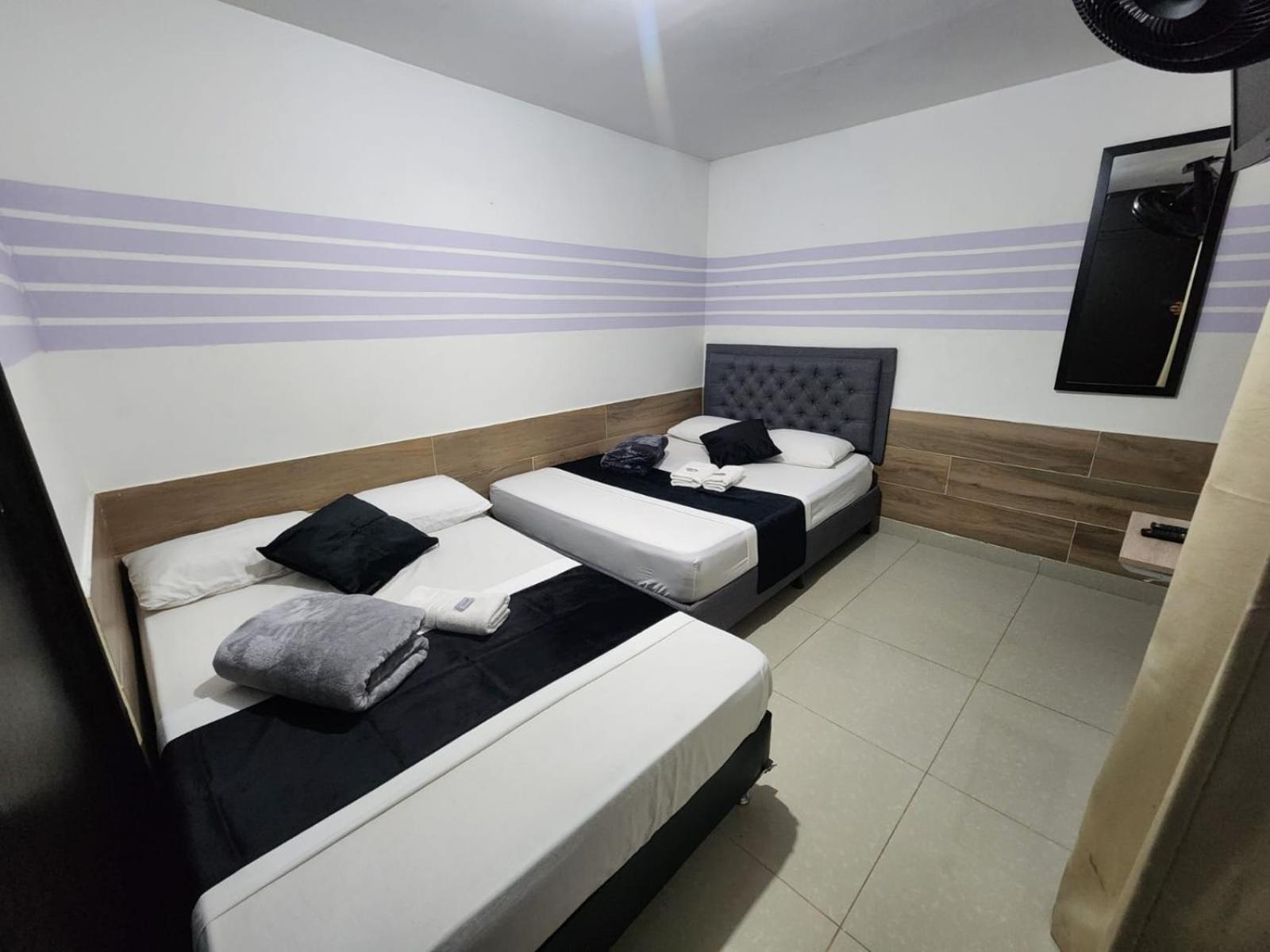 Hotel Medellin Calasanz Экстерьер фото