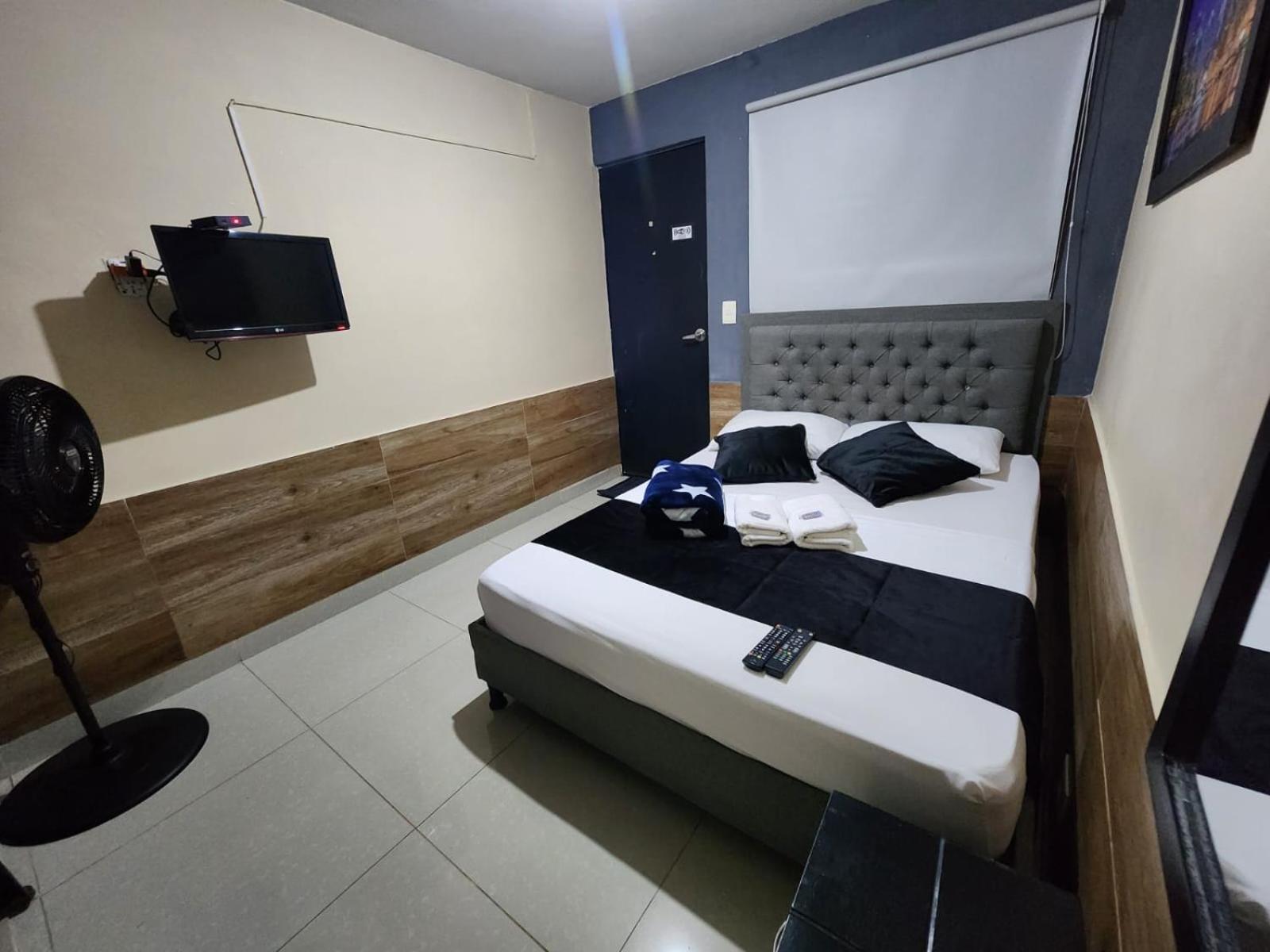Hotel Medellin Calasanz Экстерьер фото
