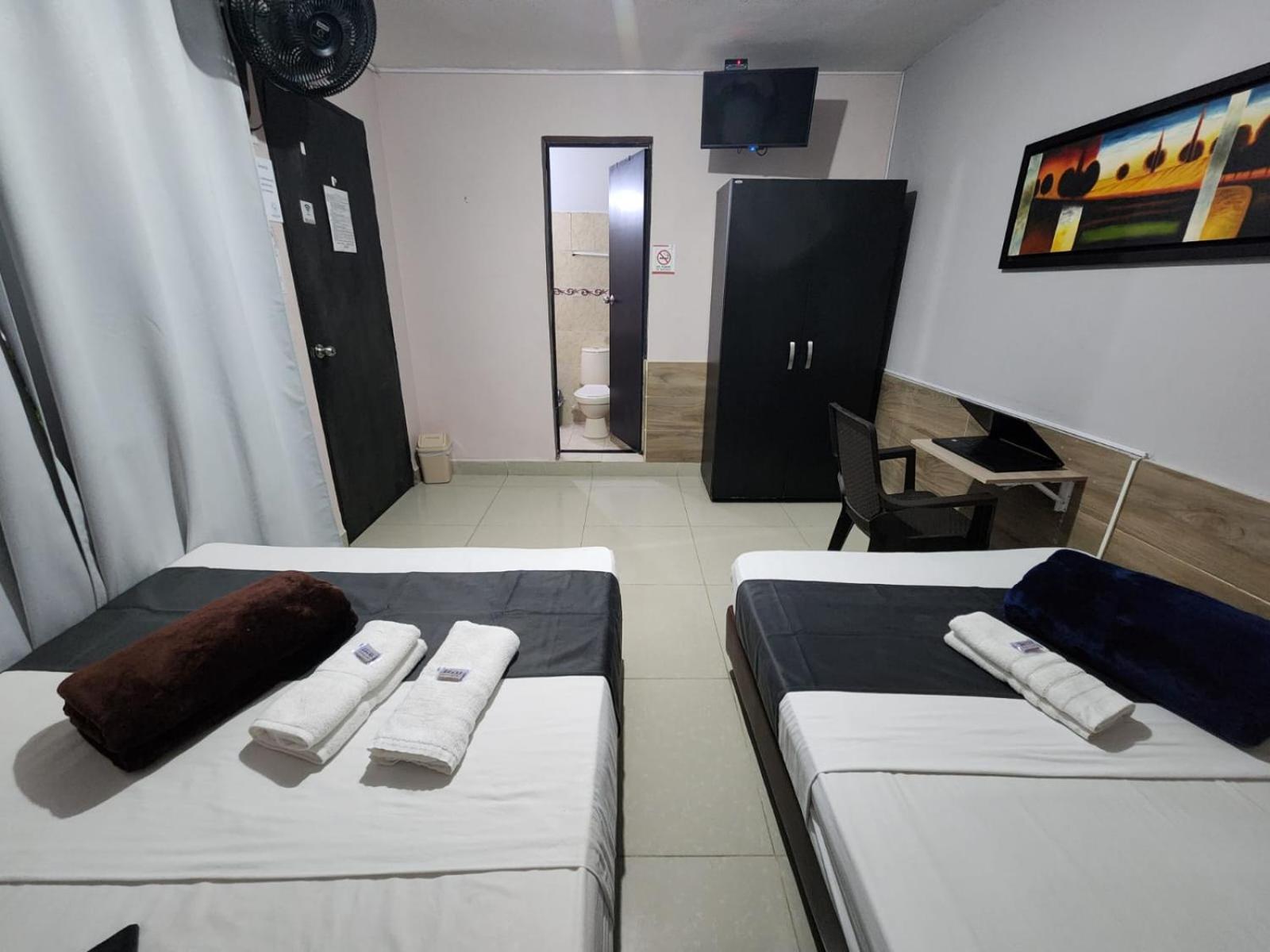 Hotel Medellin Calasanz Экстерьер фото