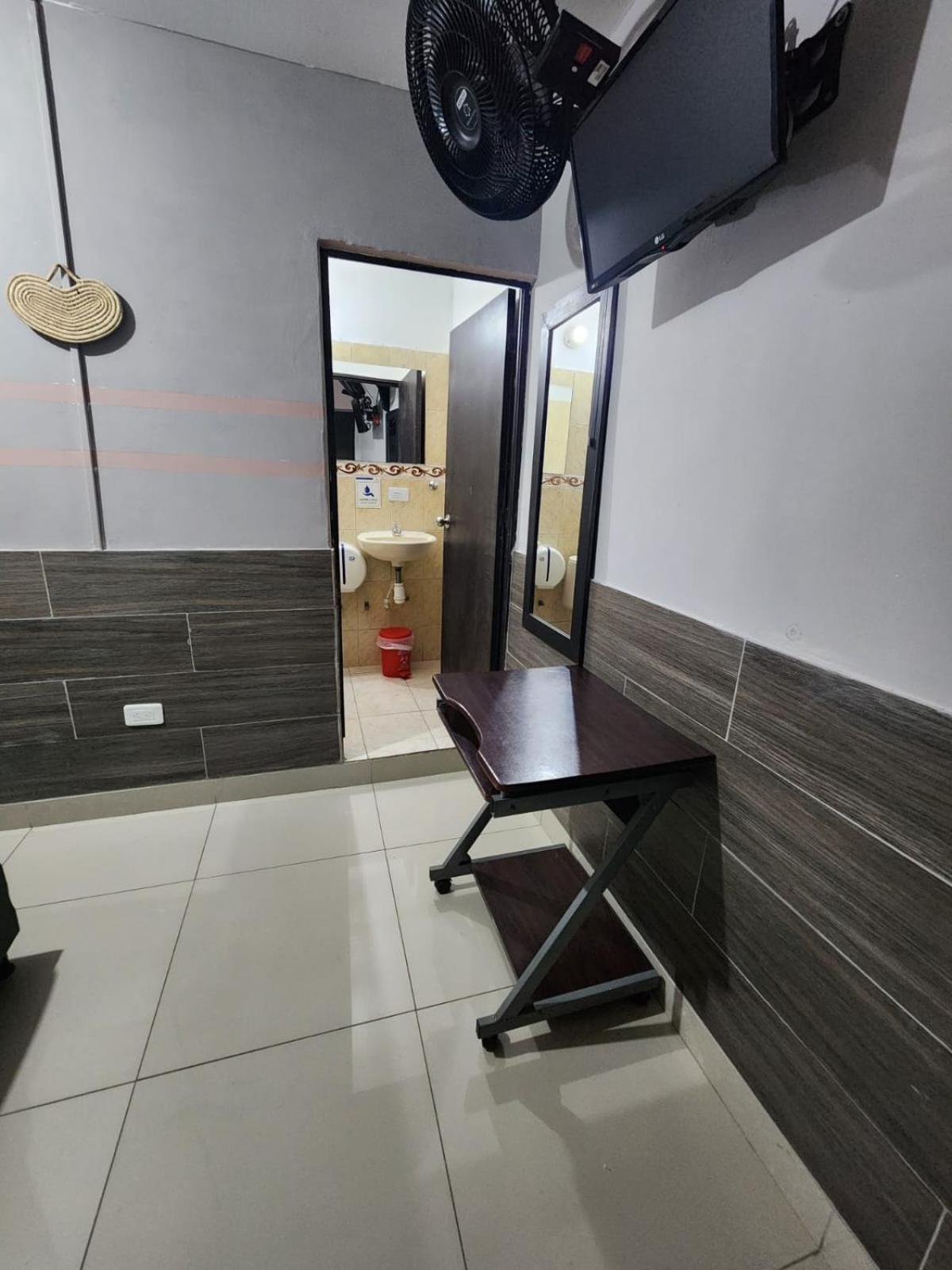 Hotel Medellin Calasanz Экстерьер фото