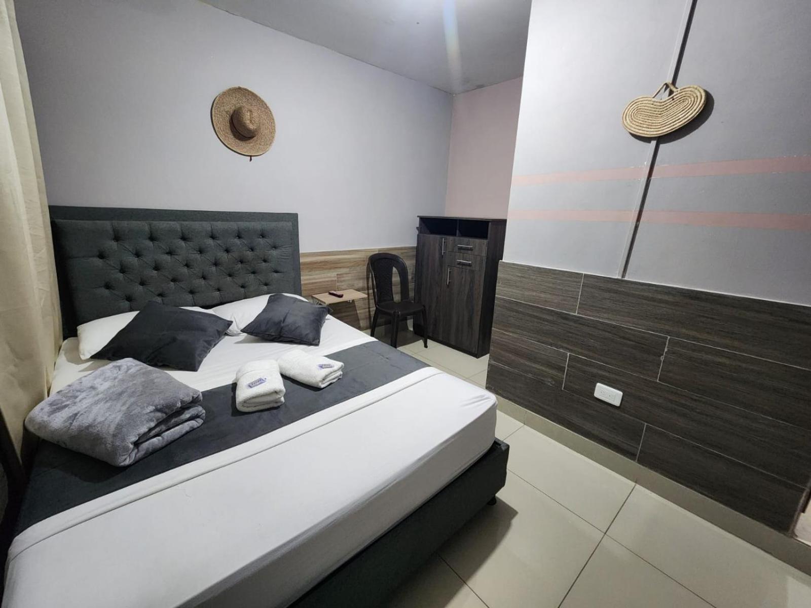 Hotel Medellin Calasanz Экстерьер фото
