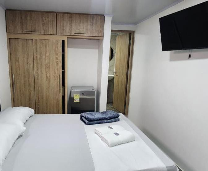 Hotel Medellin Calasanz Экстерьер фото